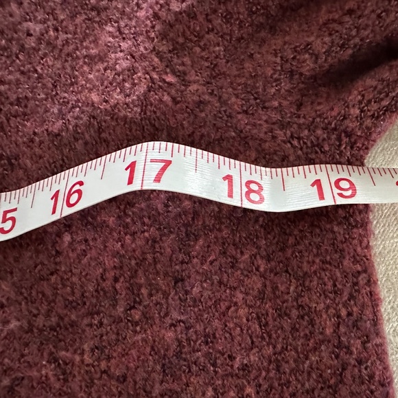 American Eagle Outfitters Women's Burgundy Mix Bell Sleeve Sweater Size M EUC - Picture 10 of 10